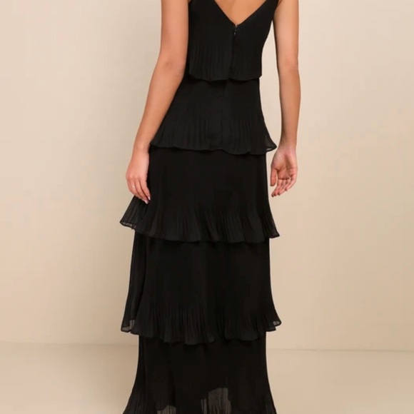 Elegant Nature Black Pleated Sleeveless Tiered Maxi Dress - Picture 5 of 6